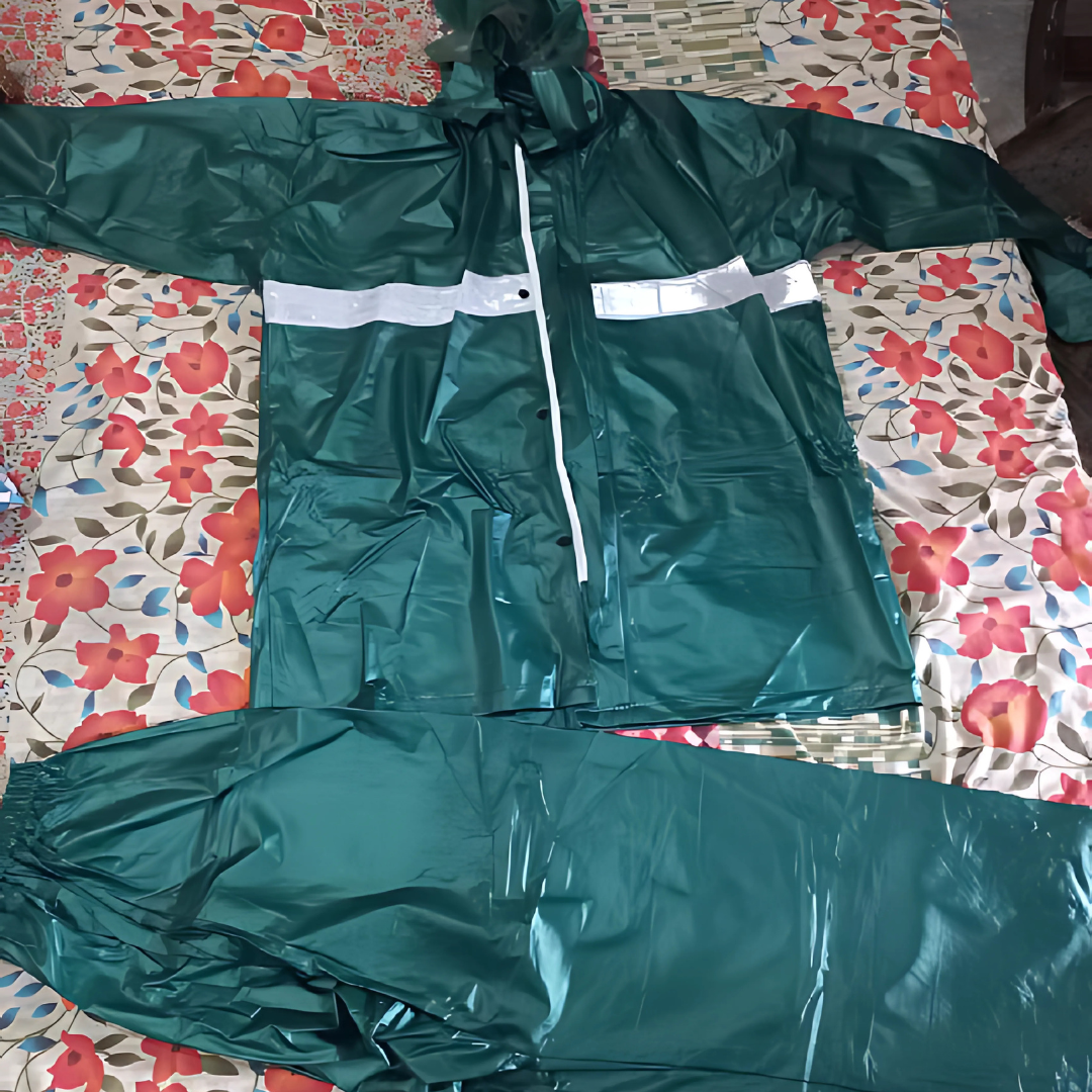 Unisex Green PVC Rain Suit – 100% Waterproof Full-Body Outdoor Gear
